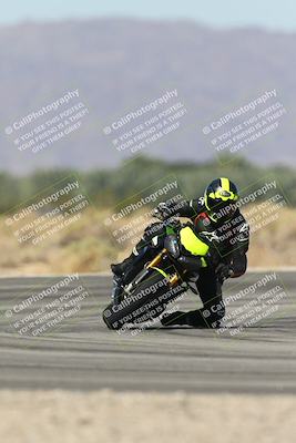 media/Oct-13-2025-Moto Forza (Mon) [[a66d839500]]/3-B Group/Session 3 (Turn 16)/